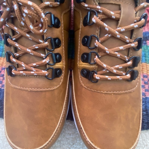 Brand new men’s tan leather shoes.  No brand name.  Size 44 European / 11 US - Picture 8 of 10
